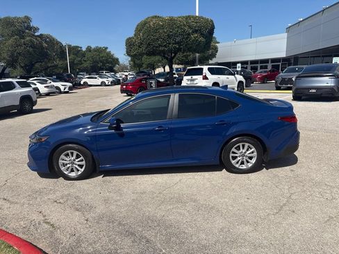 Used 2025 Toyota Camry LE w/ Convenience Package FWD image 2