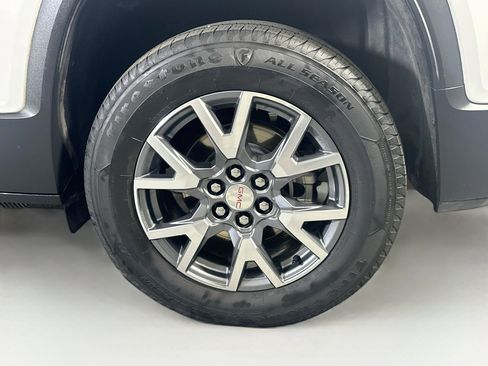 Used 2023 GMC Acadia SLT FWD image 11