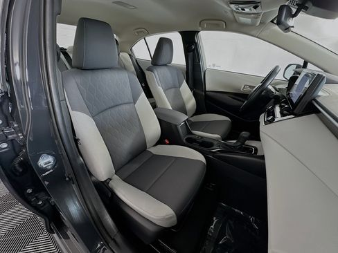 Used 2025 Toyota Corolla LE image 27