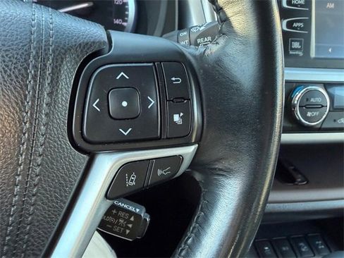Used 2018 Toyota Highlander Limited image 19