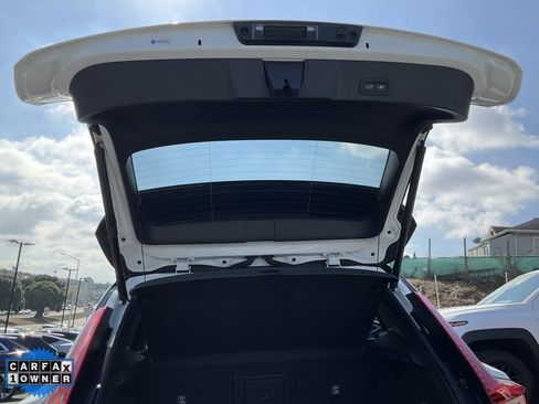 Used 2023 Volvo XC40 Recharge Plus image 9