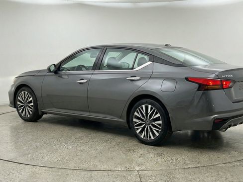 Used 2025 Nissan Altima 2.5 SV FWD image 6