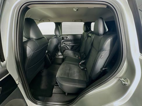 Used 2024 Mitsubishi Outlander SE image 28