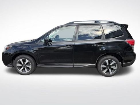 Used 2017 Subaru Forester 2.5i Premium w/ All-Weather Package AWD/4WD image 4