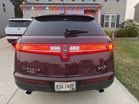 Used 2018 Lincoln MKT AWD image 5