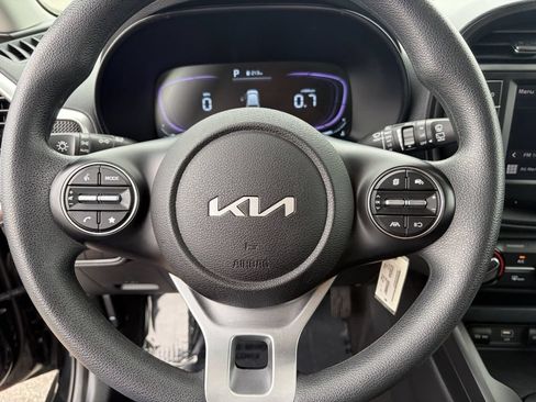 Used 2025 Kia Soul LX FWD image 35