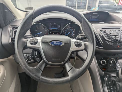 Used 2016 Ford Escape SE FWD image 10
