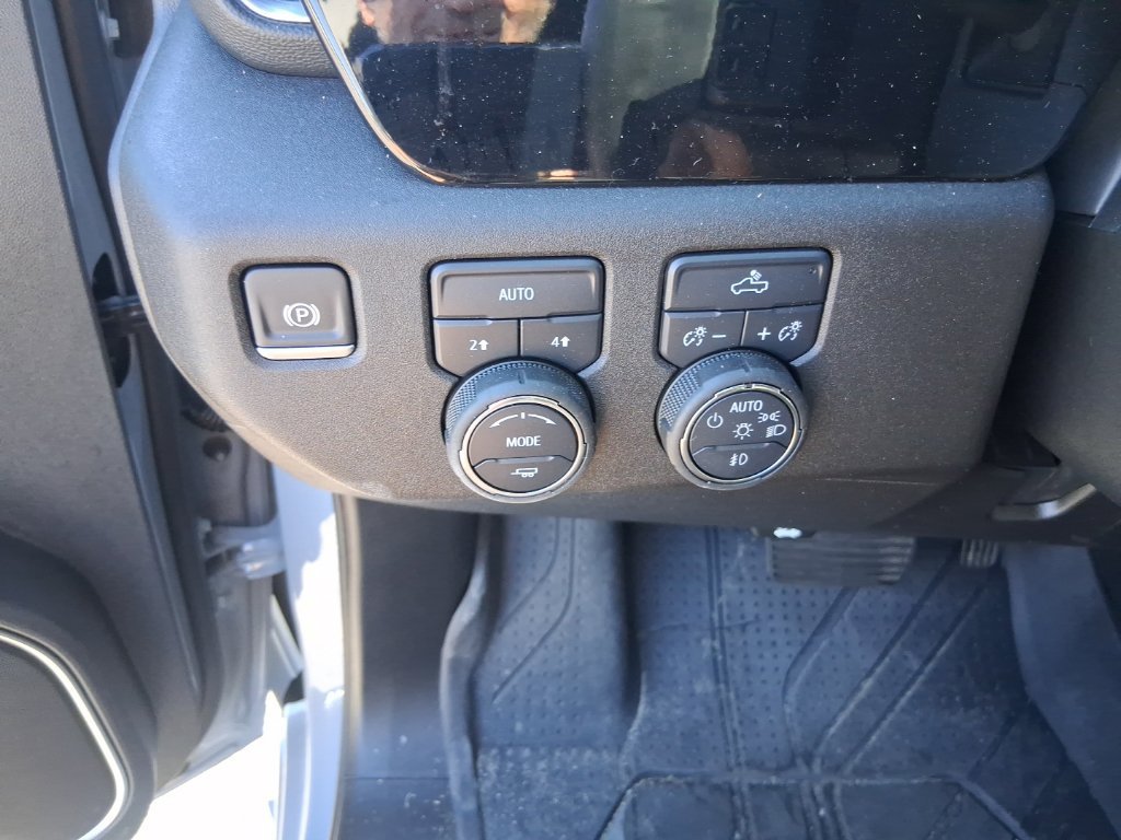 Used 2025 Chevrolet Silverado 1500 RST AWD/4WD image 12