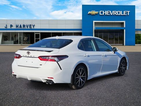 Used 2024 Toyota Camry SE image 4