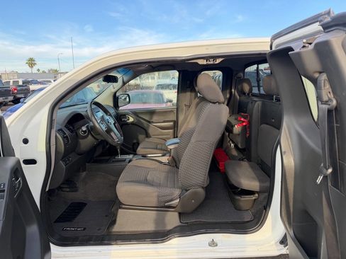 Used 2018 Nissan Frontier SV RWD image 17