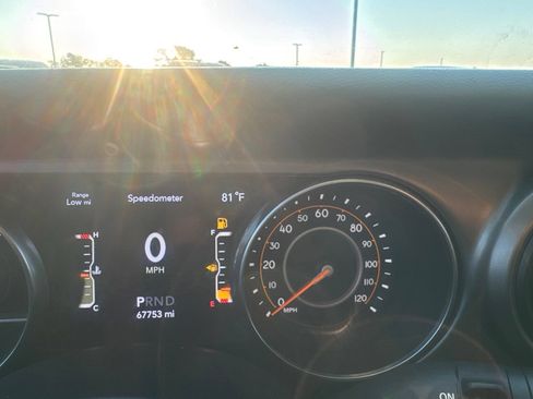 Used 2019 Jeep Wrangler Unlimited Sport S AWD/4WD image 38