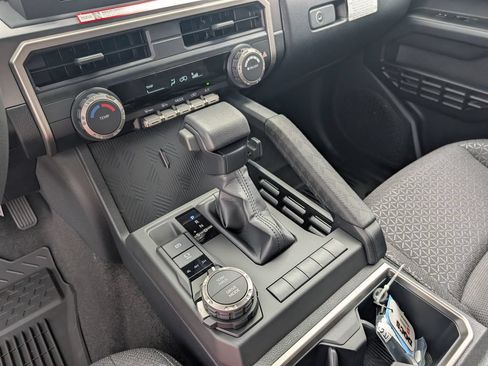 New 2026 Toyota 4Runner SR5 AWD/4WD image 18