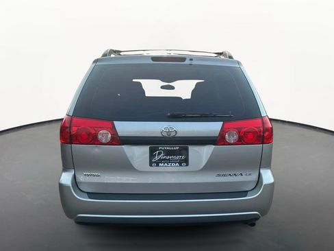 Used 2010 Toyota Sienna CE FWD image 4