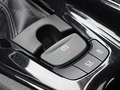 Used 2019 Toyota C-HR XLE FWD image 19