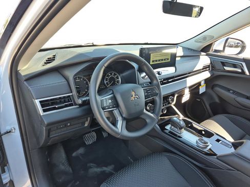 New 2026 Mitsubishi Outlander ES FWD image 15