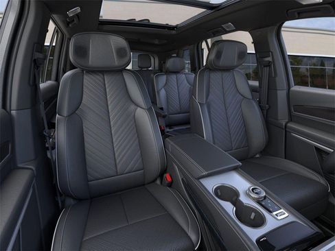 New 2026 Cadillac Vistiq Platinum image 16