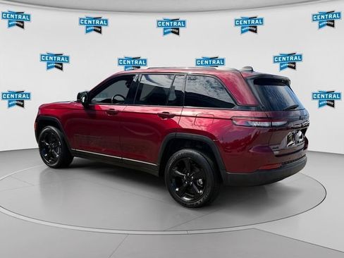 Used 2023 Jeep Grand Cherokee Altitude AWD/4WD image 4