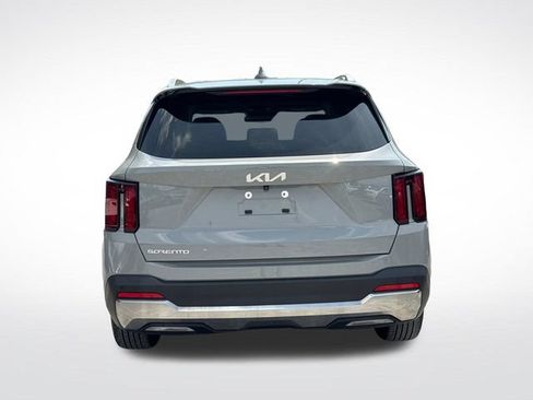 Used 2025 Kia Sorento S FWD image 4