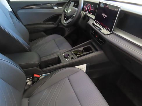 New 2026 Volkswagen Tiguan SE image 24