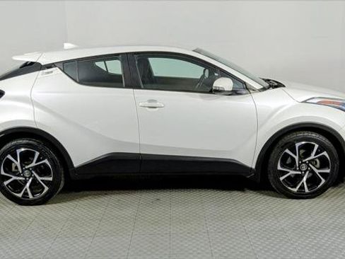 Used 2018 Toyota C-HR XLE image 8