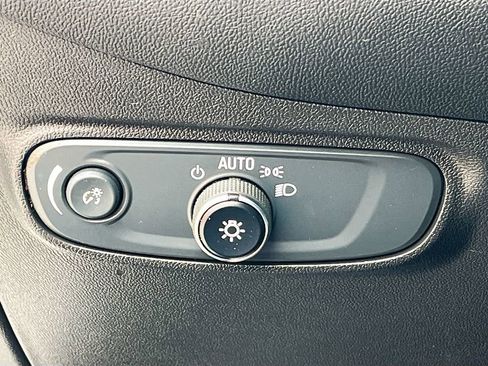 Used 2022 Chevrolet Equinox LS image 10