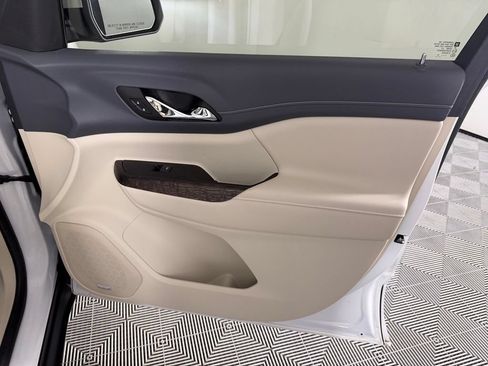 Used 2023 GMC Acadia Denali AWD/4WD image 32