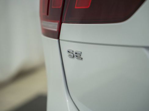 Used 2024 Volkswagen Tiguan SE R-Line FWD image 7