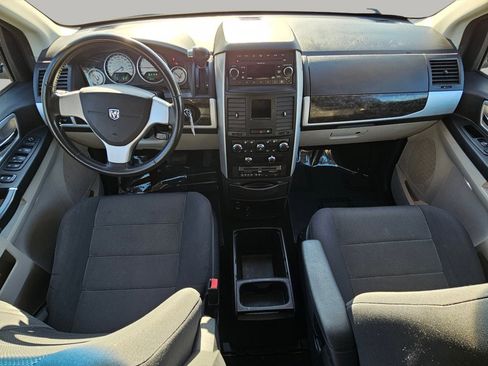 Used 2009 Dodge Grand Caravan SXT image 2