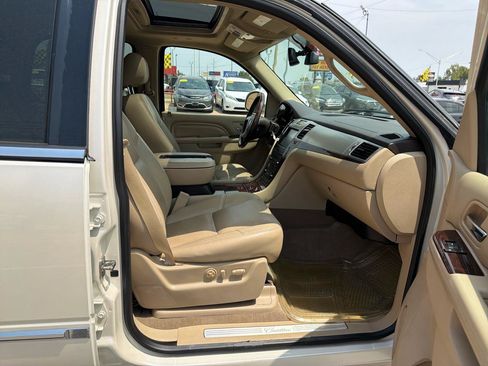 Used 2012 Cadillac Escalade Luxury RWD image 23
