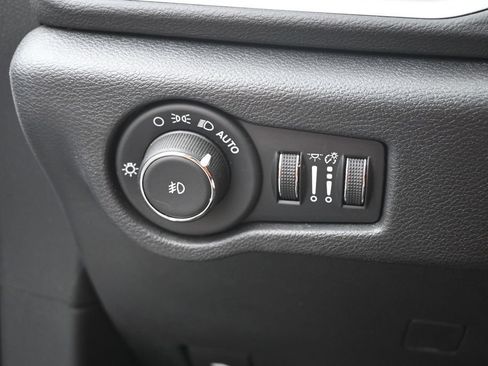 Used 2025 Chrysler Pacifica Select FWD image 21