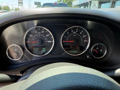 Used 2018 Jeep Wrangler Unlimited Sahara w/ Connectivity Group AWD/4WD image 22