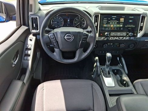 Used 2025 Nissan Frontier SV w/ SV Convenience Package AWD/4WD image 11