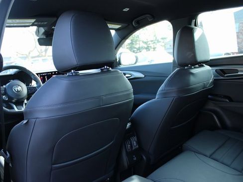 Used 2025 Alfa Romeo Tonale w/ Premium Package image 35