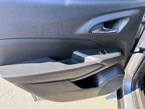 Certified 2025 Chevrolet Trax LT image 11