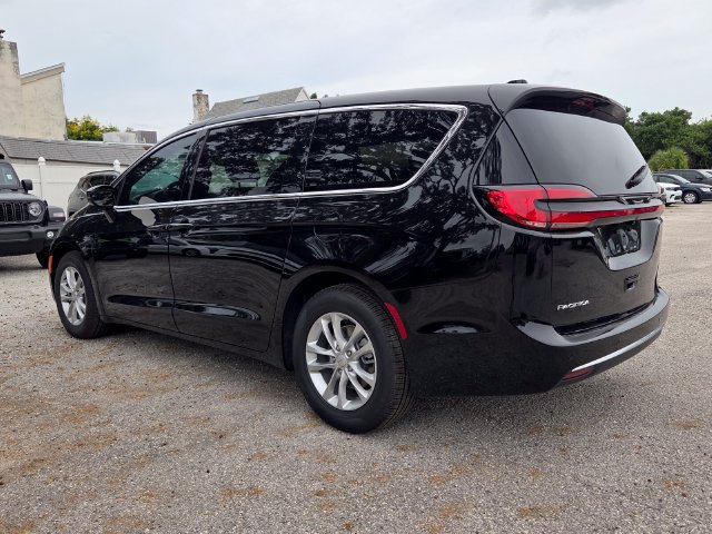 New 2027 Chrysler Pacifica Select FWD image 6