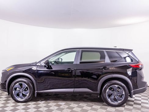 Used 2024 Nissan Rogue SV w/ SV Premium Package image 15