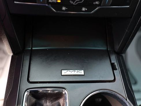 Used 2017 Ford Explorer XLT w/ Equipment Group 201A FWD image 30