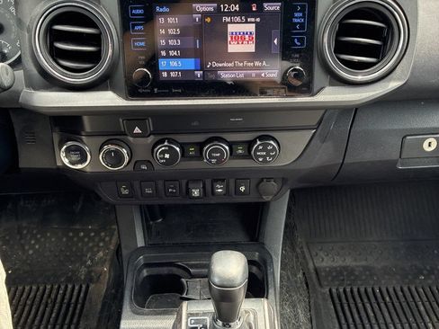 Used 2019 Toyota Tacoma TRD Off-Road w/ Technology Package AWD/4WD image 5