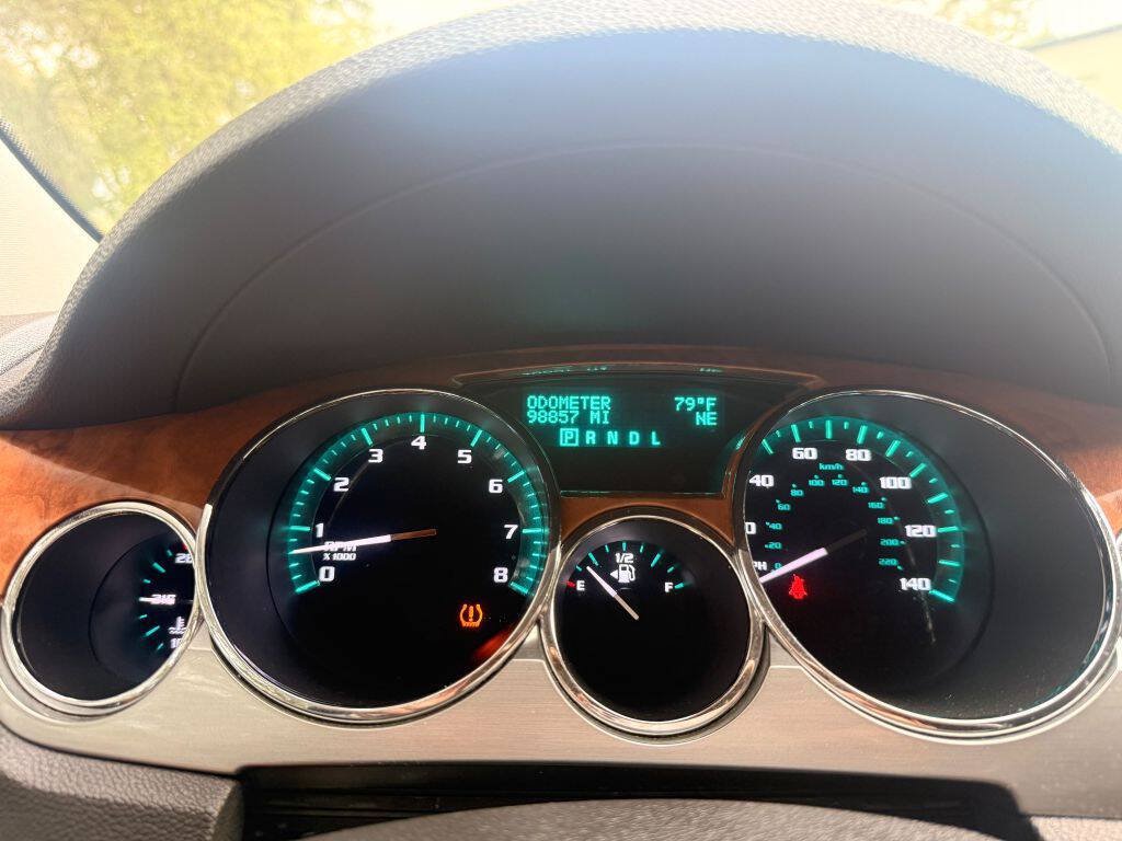 Used 2011 Buick Enclave CX FWD image 18