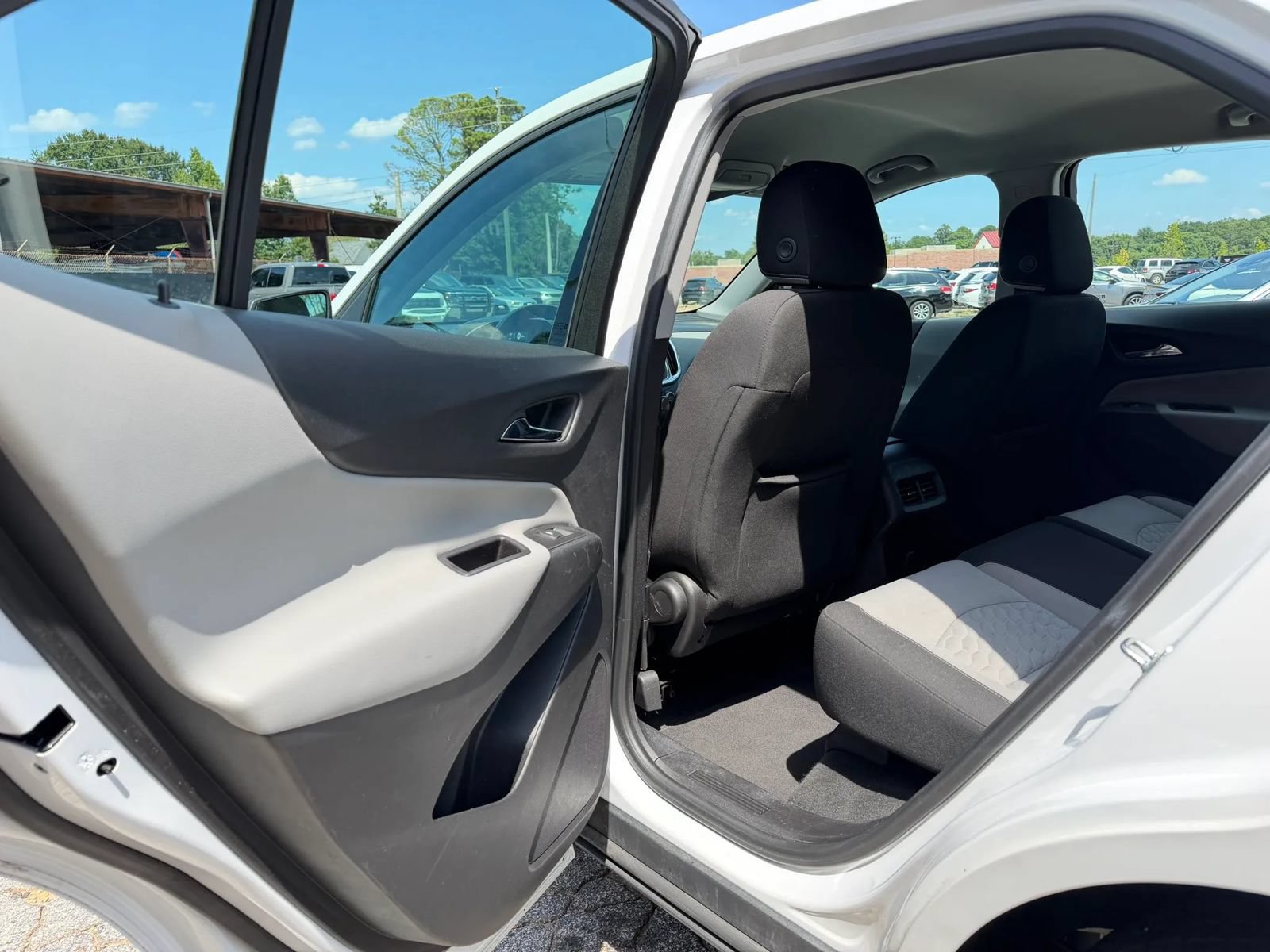 Used 2018 Chevrolet Equinox LS FWD image 13