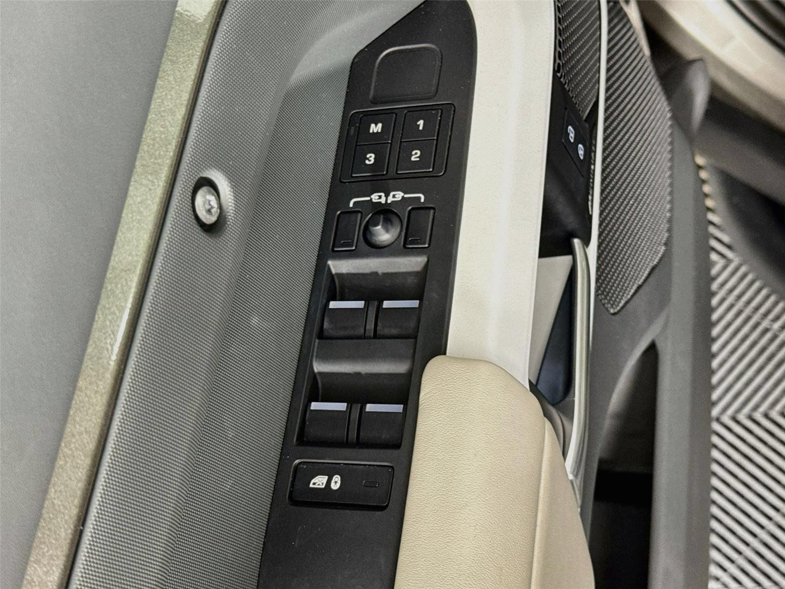 Used 2023 Land Rover Defender 110 S AWD/4WD image 21