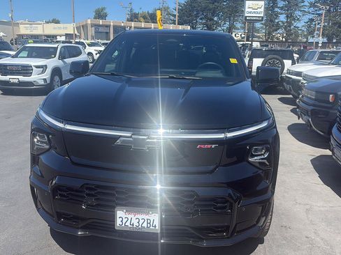 Used 2024 Chevrolet Silverado EV RST AWD/4WD image 9