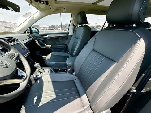 Used 2024 Volkswagen Tiguan SE FWD image 22