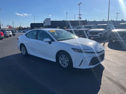 Used 2025 Toyota Camry LE image 1