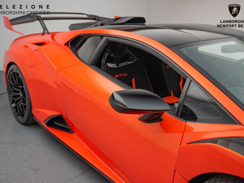 Used 2022 Lamborghini Huracan STO image 5
