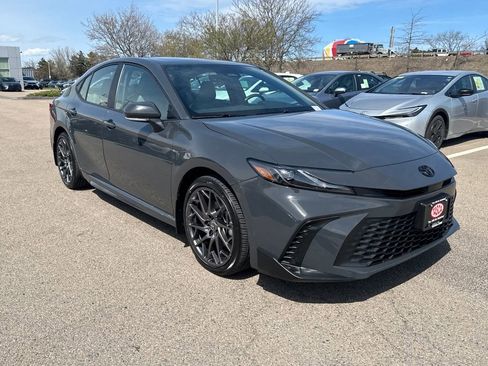Used 2025 Toyota Camry SE w/ Convenience Package AWD/4WD image 9