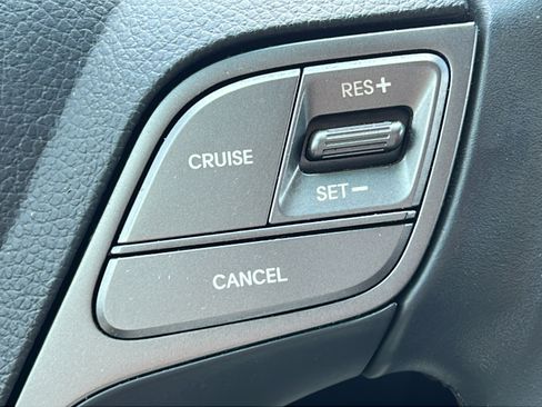 Used 2017 Hyundai Santa Fe Sport FWD image 19