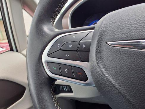 Used 2022 Chrysler Voyager LX FWD image 33