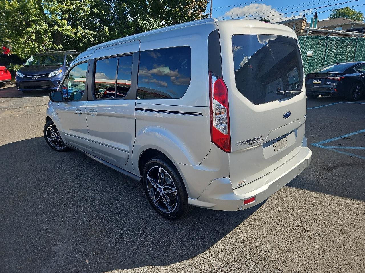 Used 2017 Ford Transit Connect XLT FWD image 5