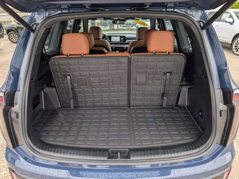 Used 2025 Kia Telluride AWD image 33